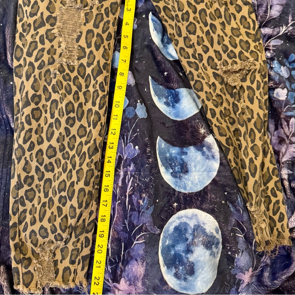 YMI Leopard Print Jogger Jeans M | Distressed Animal Print | Stretch - Picture 6 of 8
